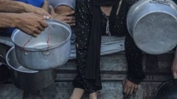 نائب بالكنيست : حكومة الاحتلال بدعم أمريكي تقتـ.ل سكان غزة بالجوع