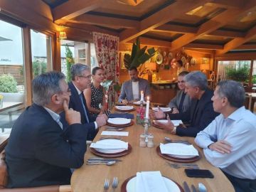 وزير السياحة والآثار يلتقي بعمدة سراييفو في ختام زيارته الرسمية للبوسنة والهرسك لبحث سبل التعاون المشترك