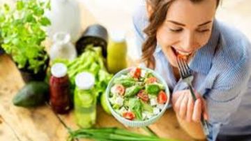 استشاري تغذية علاجية: النظام الغذائي السليم قد يغني عن مضادات الاكتئاب