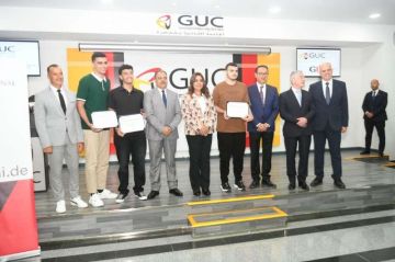 تكريم أوائل المحافظات الحاصلين على منح الجامعة الألمانية