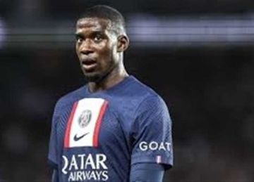 سندرلاند يعلن التعاقد مع مدافع باريس سان جيرمان