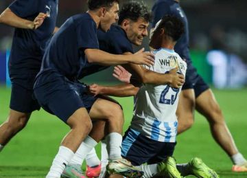 الأهلي مجاش .. إسلام الشاطر ينتقد أداء الأحمر أمام بيراميدز الأهلي مجاش .. إسلام الشاطر ينتقد أداء الأحمر أمام بيراميدز