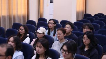 رئيس جامعة الأزهر يستقبل وفد جامعة وسط الصين الزراعية.. صور رئيس جامعة الأزهر يستقبل وفد جامعة وسط الصين الزراعية.. صور