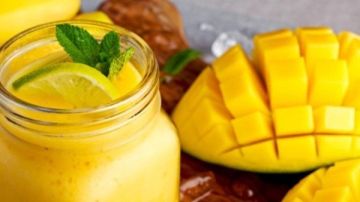 سموزي المانجو.. مشروب الانتعاش والطاقة في دقائق