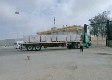 عبور 20 شاحنات مساعدات إماراتية عبر معبر رفح متجهة إلى قطاع غزة عبور 20 شاحنات مساعدات إماراتية عبر معبر رفح متجهة إلى قطاع غزة