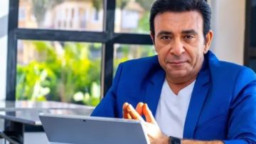 في حضور أسرته.. بدء عزاء الإعلامي عاطف كامل بكنيسة مارمرقس