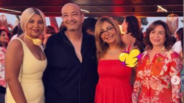 بفستان أحمر.. لميس الحديدى رفقة عمرو أديب فى الساحل الشمالى بفستان أحمر.. لميس الحديدى رفقة عمرو أديب فى الساحل الشمالى