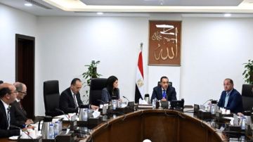 رئيس الوزراء يناقش زيادة الاعتمادات المالية المخصصة لصيانة المنشآت الحكومية