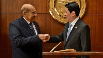 رئيس فيتنام في مجلس الشيوخ: معجب بالتطور المصري.. والمتحف الكبير مفخرة عالمية رئيس فيتنام في مجلس الشيوخ: معجب بالتطور المصري.. والمتحف الكبير مفخرة عالمية