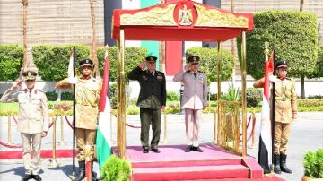 وزير الدفاع ورئيس الأركان يلتقيان رئيس هيئة الأركان المشتركة الأردني لبحث سبل التعاون العسكري صور وزير الدفاع ورئيس الأركان يلتقيان رئيس هيئة الأركان المشتركة الأردني لبحث سبل التعاون العسكري صور