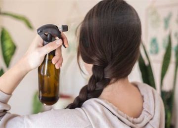 منها الشطف بخل التفاح .. 5 علاجات طبيعية لرائحة الشعر الكريهة بعد الاستحمام