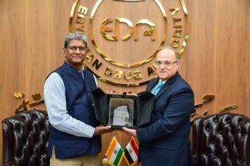 رئيس هيئة الدواء المصرية يجتمع مع سفير الهند بالقاهرة لبحث آليات تعزيز التعاون الدوائي ودعم تطوير المنظومة الدوائية