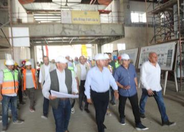 لمتابعة أعمال القطار الكهربائي السريع.. الوزير يشهد تنفيذ كوبري الخور والتشطيبات النهائية للمحطات