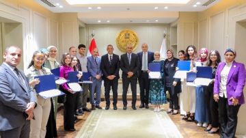بالصور والأسماء ..وزير التعليم يكرم الطلاب أوائل مدارس النيل المصرية الدولية
