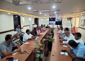 رئيس مدينة مرسي مطروح يجتمع برؤساء القرى للتأكيد على سرعة حل مشكلات المواطنين