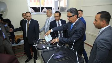 وزير التموين يدلي بصوته في انتخابات الشيوخ: نثق في وعي المصريين وزير التموين يدلي بصوته في انتخابات الشيوخ: نثق في وعي المصريين