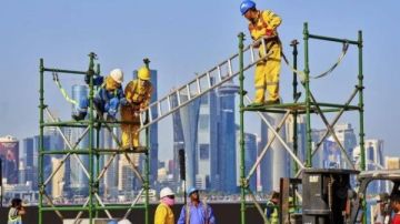 الإجهاد الحراري وضربات الشمس.. تأثير التغيرات المناخية على العمال