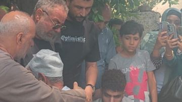 في غياب والد محمد صلاح.. الفنان صبحي خليل يشيع جثمان والدته في مسقط رأسه بالغربية