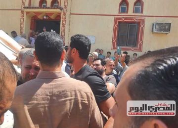 وصول جثمان والد محمد الشناوي إلى مسقط رأسه في كفر الشيخ.. تفاصيل الجنازة والعزاء (صور) وصول جثمان والد محمد الشناوي إلى مسقط رأسه في كفر الشيخ.. تفاصيل الجنازة والعزاء (صور)