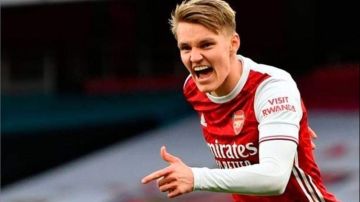 أرتيتا يؤكد دعم لاعبي أرسنال لمارتن أوديجارد كقائد للفريق