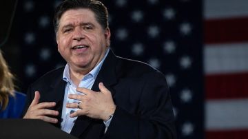 استمرار اشتباك ترامب مع الديمقراطيين.. حاكم ولاية إلينوي: الإدارة الأمريكية تخطط لغزونا