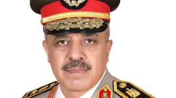 رئيس أركان القوات المسلحة يهنئ خالد خليفة حفتر لتوليه منصب رئيس الأركان العامة للجيش الليبى رئيس أركان القوات المسلحة يهنئ خالد خليفة حفتر لتوليه منصب رئيس الأركان العامة للجيش الليبى