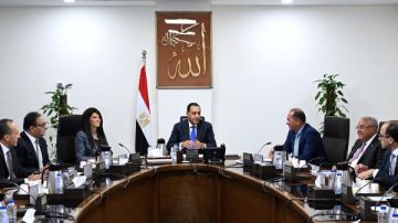 الحكومة تبحث آليات الإسراع بتطبيق قانون تنظيم ملكية الدولة في الشركات المملوكة لها الحكومة تبحث آليات الإسراع بتطبيق قانون تنظيم ملكية الدولة في الشركات المملوكة لها
