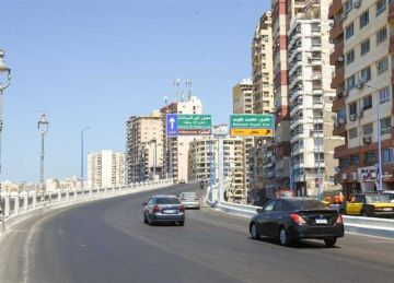  بطول 600 .. محافظ الإسكندرية يتفقد كوبري محمد نجيب بعد تشغيله التجريبي