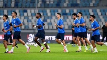 تدريبات بدنية خفيفة للزمالك قبل صدام المقاولون في الدوري الممتاز