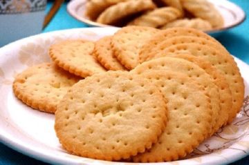 لن تتوقع.. ماذا يحدث لجسمك عند تناول البسكويت يوميا؟