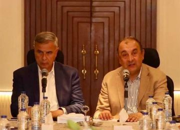 وزير قطاع الأعمال ومحافظ الإسكندرية يبحثان تعزيز التعاون في الاستثمار السياحي والفندقي وزير قطاع الأعمال ومحافظ الإسكندرية يبحثان تعزيز التعاون في الاستثمار السياحي والفندقي