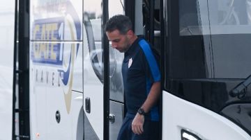 وصول حافلة الزمالك إلى إستاد السلام استعدادا لمواجهة فاركو