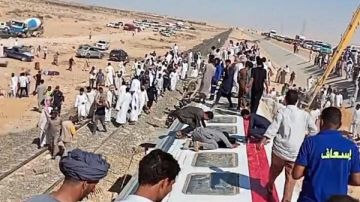 وفيات ومصابين.. وزير النقل يتابع حادث خروج قطار مطروح عن مساره