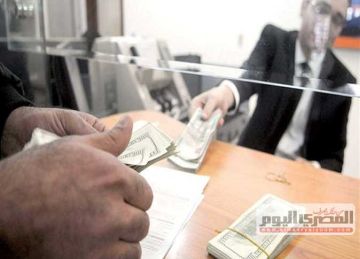 البنوك تخفض رسوم تدبير العملة و ترفع حدود بطاقات الائتمان بالخارج