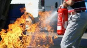 القبض على شاب حاول إشعال النيران في ماكينة صراف آلى بأكتوبر القبض على شاب حاول إشعال النيران في ماكينة صراف آلى بأكتوبر