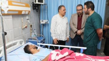 محافظ الشرقية يزور مصابي حادث انهيار عقار شارع مولد النبي