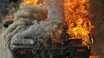 الحماية المدنية تخمد حريق سيارة محملة بمواد كيميائية في قصر النيل الحماية المدنية تخمد حريق سيارة محملة بمواد كيميائية في قصر النيل