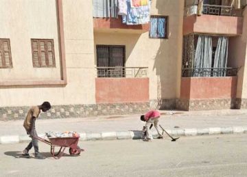 المصرى اليوم ترصد: أطفال سودانيون يعملون في نظافة شوارع أكتوبر   المصرى اليوم ترصد: أطفال سودانيون يعملون في نظافة شوارع أكتوبر
