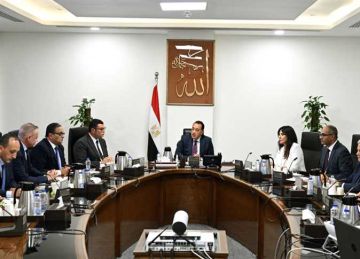 رئيس الوزراء يتابع الإجراءات والموقف التنفيذي لمشروعات تحلية مياه البحر رئيس الوزراء يتابع الإجراءات والموقف التنفيذي لمشروعات تحلية مياه البحر