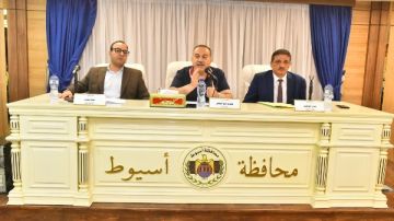 محافظ أسيوط : إعادة تشغيل المحاجر وإنشاء مصانع جديدة وحسم فوري للتعديات محافظ أسيوط : إعادة تشغيل المحاجر وإنشاء مصانع جديدة وحسم فوري للتعديات