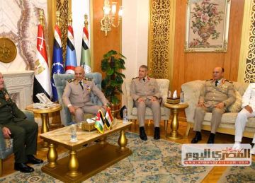 وزير الدفاع والفريق أحمد خليفة يلتقيان رئيس هيئة الأركان الأردني