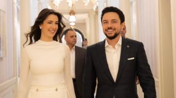 رجوة الحسين زوجة ولي عهد الأردن تخطف الأنظار بهذه الإطلالة.. شاهد رجوة الحسين زوجة ولي عهد الأردن تخطف الأنظار بهذه الإطلالة.. شاهد