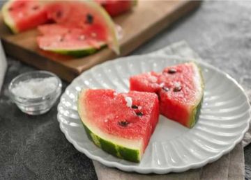 احذر البطيخ.. 6 آثار جانبية تحدث عند الإفراط في تناوله