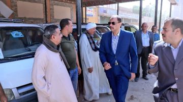 محافظ سوهاج يعلن فتح باب تراخيص السيارات الأجرة لتخفيف التكدس داخل المواقف محافظ سوهاج يعلن فتح باب تراخيص السيارات الأجرة لتخفيف التكدس داخل المواقف