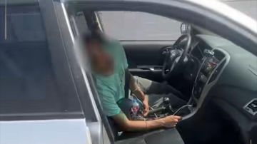 يتعاطى بودر .. القبض على سائق بتطبيق نقل شهير بعد انتشار فيديو مثير له