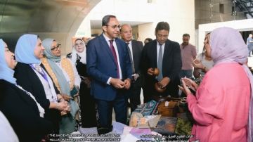 محافظ قنا يتفقد جناح الحرف التراثية واليدوية بالمتحف القومي للحضارة المصرية