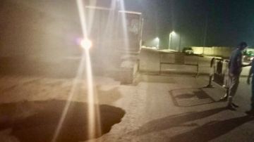 هبوط أرضي أعلى خط صرف صحي بمحور جامعة السادات