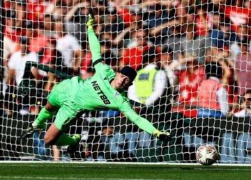 ورقة سرية وقبعة .. كيف خدع حارس كريستال بالاس نجوم ليفربول في ركلات الترجيح؟ ورقة سرية وقبعة .. كيف خدع حارس كريستال بالاس نجوم ليفربول في ركلات الترجيح؟