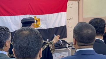 البابا تواضروس يدلي بصوته في انتخابات الشيوخ 2025 بـ العباسية .. صور البابا تواضروس يدلي بصوته في انتخابات الشيوخ 2025 بـ العباسية .. صور