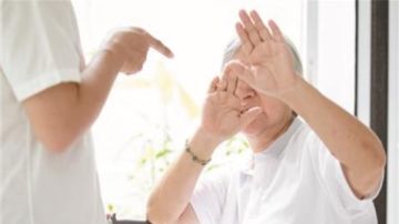 عقوق الأبناء.. حكاية شاب كتف والده وزوجته تعدت عليه بحلوان عقوق الأبناء.. حكاية شاب كتف والده وزوجته تعدت عليه بحلوان